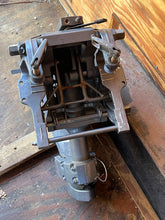 Cargar imagen en el visor de la galería, f 25 hp Yamaha MANUAL TILT MIDSECTION four stroke 15” SHORT SWIVEL 65W-43311-00-4D RECEIVER 66T-43350-01-00 UPPER CASING EXHA

