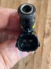 Cargar imagen en el visor de la galería, f 115 hp Yamaha fuel INJECTOR 6EK-13761-00-00 four stroke 2014-2021 CLIP 6AW-13577-10-00 some 130 hp compatibility
