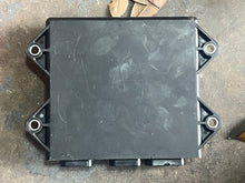 Load image into Gallery viewer, F 225 hp 4.2 liter yamaha four stroke 4 stroke ECU 6CC-04  6CC-8591A-04-00 2014 854 hrs
