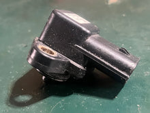 Charger l'image dans la galerie, f 115 hp Yamaha 68V-82380-00-00 PRESSURE SENSOR map 2000-2011 throttle body four stroke 115 200 225 hp

