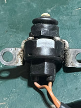 Charger l'image dans la galerie, 90 hp Yamaha NEUTRAL safety SWITCH 688-82540-11-00 two stroke 1990-2005 custom ends

