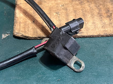 Cargar imagen en el visor de la galería, DF 90 hp Suzuki IGNITION TIMING Coil 32160-87J10 2004-17 four stroke 32160-87L00 80-300 hp
