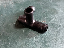 Cargar imagen en el visor de la galería, 130 115 hp Yamaha CARB JOINT PIPE 6E5-24376-10-00 two stroke 1987-1993
