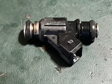 Charger l'image dans la galerie, 60 50 40 30 hp Mercury EFI FUEL INJECTOR 892123 8208A four stroke TESTED
