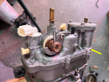 Load image into Gallery viewer, f 115 hp Yamaha vst FLOAT CHAMBER 6EK-14180-01-00 COVER 6EK-14182-00-00 FUEL PUMP 68V-13907-20-00 four stroke 2016-2019
