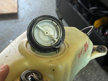 Charger l'image dans la galerie, 75 85 hp Suzuki 69110-95514 OIL TANK two stroke 69110-95513 69110-95512 69110-95511 69101-95500 oil cap 69201-95500 69200-955
