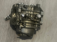 Cargar imagen en el visor de la galería, 250 hp Yamaha CARBURETOR 5 61A-14103-03-00 two stroke 76 degree
