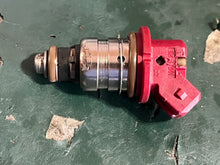 Charger l'image dans la galerie, 75 - 225 hp Mercury OPTIMAX red FUEL INJECTOR 804528 8M0222157 two stroke TESTED
