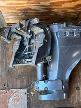 Cargar imagen en el visor de la galería, f 25 hp Yamaha MANUAL TILT MIDSECTION four stroke 15” SHORT SWIVEL 65W-43311-00-4D RECEIVER 66T-43350-01-00 UPPER CASING EXHA
