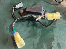 Cargar imagen en el visor de la galería, BF 200 225 hp Honda POWER TILT RELAY 38550-ZY3-A01 four stroke 2006-up
