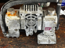 Cargar imagen en el visor de la galería, 225 250 300 hp Yamaha CAMSHAFT ASSY air compressor 60V-12170-00-00 with FUEL PUMPS 60V-13910-00-00 two stroke HPDI 2003-2010 
