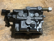 Cargar imagen en el visor de la galería, 200 175 150 hp Mercury CARBURETOR SET WMH-16 top 3308-9672A44 3311-818650A4 818650A52, center 3308-9672A45 818650A5 818650A53
