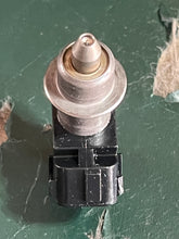 Load image into Gallery viewer, BF 130 115 hp Honda FUEL INJECTOR 06164-PCA-000 four stroke 1999 cleaned tested KEIHIN
