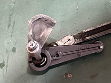 Charger l'image dans la galerie, 90 115 hp Johnson 0335815 Throttle arm SHAFT, 0438957 THROTTLE CAM &amp; ARM Assy 0335543, 0343978 roller arm HUB two stroke OIS 
