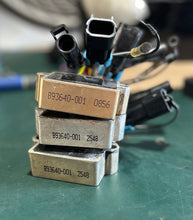 Charger l'image dans la galerie, 60 - 40 hp Mercury 893640T01 VOLTAGE REGULATOR 5-wire Four Stroke EFI oem 893640
