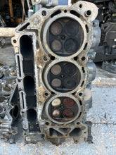 Charger l'image dans la galerie, DF 225 250 hp Suzuki CYLINDER HEAD strbd 11101-93J01 four stroke
