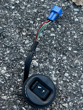 Cargar imagen en el visor de la galería, 40 - 90 hp Yamaha TRIM TILT SWITCH 63D-82563-10-00 Two Stroke
