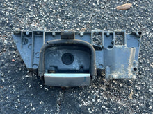 Cargar imagen en el visor de la galería, BF 250 175 hp Honda FRONT BRACKET, COVER 40154-ZY3-000ZA four stroke compatible 200 225 hp 2002-up
