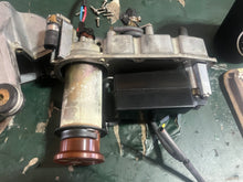 Load image into Gallery viewer, 250 hp Yamaha OX66 VST FLOAT CHAMBER W TOP 66K-14980-00-00 &amp; FUEL PUMP 67H-13907-00-00 Two Stroke v6 150 - 225 hp 1999-2003
