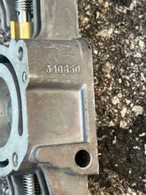 Charger l'image dans la galerie, 150 175 hp Johnson Evinrude THROTTLE BODY PLATE SET 340650 0340649 Two Stroke PX &amp; CX models 5005107 5005108

