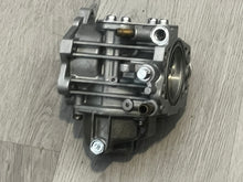 Load image into Gallery viewer, 250 hp Yamaha CARBURETORS port 2-4-6 61A-14301-03-00 61A- 14302-03-00 61A-14303-03-00 two stroke 76 degree
