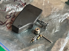 Cargar imagen en el visor de la galería, DF 90 100 115 140 hp Suzuki VST Fuel vapor Separator NEEDLE VALVE &amp; SEAT 13370-99E00 and FLOAT 15650-99E00 four stroke 2002-2

