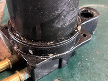 Load image into Gallery viewer, 75 - 175 hp Evinrude E-tec vst CHAMBER BOTTOM 5004428 two stroke 1998-2005 some Ficht motors some 40-300 hp compatibility
