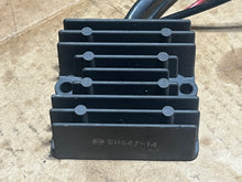 Cargar imagen en el visor de la galería, 150 hp Yamaha 6R3-81960-10-00 RECTIFIER &amp; REGULATOR 1990-2009 two stroke 115-225 hp vmax
