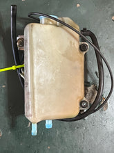 Load image into Gallery viewer, 250 hp Yamaha OIL TANK 61A-21750-00-00 two stroke HPDI 3.3 liter SWITCH 6R3-8259E-00-00 some compatibility 200 225 300 hp 199

