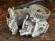 Load image into Gallery viewer, 150 175 200 hp Yamaha HPDI 68F-12170-01-00 CAMSHAFT compressor ASSY with FUEL PUMP ASSY 68F-13910-10-00 two stroke 2004-2014

