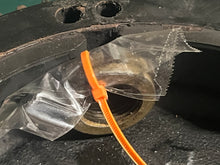 Load image into Gallery viewer, 70 50 60 65 hp Johnson Evinrude FLYWHEEL 513847 0584360 584360 0329267 FLYWHEEL NUT TWO STROKE 1992-2001
