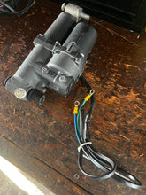 Load image into Gallery viewer, MFS 50 40 hp Tohatsu PTT tilt &amp; trim motor &amp; pump assy 3Z5771800 3Z5771900 3Z577 FOUR STROKE 2015
