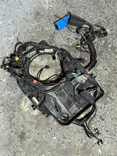 Load image into Gallery viewer, 115 130 hp Evinrude E-tec BASE &amp; Engine wiring HARNESS ASSEMBLY 0587004 two stroke 2010
