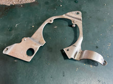 Load image into Gallery viewer, Johnson Evinrude VRO MOUNT BRACKET 185783 two stroke

