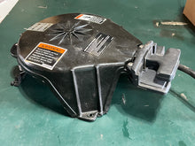 Cargar imagen en el visor de la galería, 25 20 15 hp Mercury 90906A23 Recoil STARTER ASSEMBLY two stroke 1994-96 OEM, may work for 18 hp
