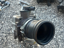 Charger l'image dans la galerie, BF 250 225 200 hp Honda THROTTLE BODY ASSY 16400-ZY3-A01 SPACER 16404-ZX2-000 MUFFLER 17374-ZX2-000 four stroke 2011 2007-up
