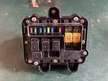 Cargar imagen en el visor de la galería, f 350 hp Yamaha 6AW-82170-01-00 FUSE BOX ASSY &amp; Stay 6AW-82171-00-00 electrical four stroke 2007-14

