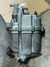 Charger l'image dans la galerie, DF 225 250 200 hp Suzuki VST FUEL PUMP ASSY 15600-93J00 four stroke 2004-2011 TESTED
