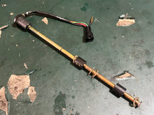 Charger l'image dans la galerie, DT 150 200 225 hp Suzuki OIL LEVEL SENSOR 34860-87D21 two stroke SUPER SIX also 34860-87D20 34860-87D10
