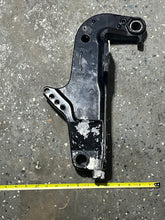 Cargar imagen en el visor de la galería, MFS 50 hp Tohatsu 3KYQ772111 CLAMP BRACKET right STARBOARD 2014-2022 Tohatsu 3KYQ772120 CLAMP BRACKET port 3AD621910 SWIVEL B
