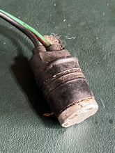 Charger l'image dans la galerie, DT 150 200 hp Suzuki THERMO HEAT SENSOR 34850-95D00 34850-95D30 two stroke 1987-2003 some 25 30 75 85 90 100 175 225 hp
