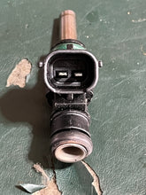 Charger l'image dans la galerie, DF 30 25 hp Suzuki FUEL INJECTOR 15710-82M00 four stroke 2015-2024 - resistance tested
