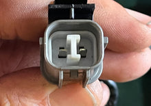 Cargar imagen en el visor de la galería, f 225 Yamaha 69J-82310-00-00 IGNITION COIL f6t546 four stroke 200 225 hp OEM 2002-10
