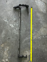 Cargar imagen en el visor de la galería, 150 175 hp Evinrude THROTTLE SHAFT ARM ASSY two stroke OIS 1991-2006 0335548 THROTTLE ARM SHAFT 335595 THROTTLE LINK, 0335543
