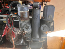 Load image into Gallery viewer, 115 130 150 175 200 hp Yamaha ptt POWER TRIM &amp; TILT UNIT two-wire 6G5-43800-05-4D two stroke 1994-1996 no broken bolts good m

