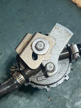 Cargar imagen en el visor de la galería, f 225 hp Yamaha 65L-24560-00-00 FUEL FILTER ASSY water separator 69J-24566-00-00 bracket FOUR STROKE 1997-2005 150 200 250 hp
