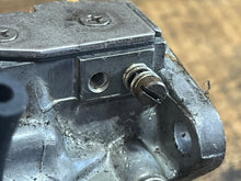 Load image into Gallery viewer, 90 hp Mercury WBE 108-3 3301-824854T20 Bottom Carburetor ELPTO 1999-2004 ELHPTO 1999-2004 two stroke OIL-INJECTED 75 hp Compa
