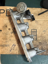 Charger l'image dans la galerie, f 100 90 80 hp Yamaha 67F-13641-00-94 MANIFOLD 1,  DIAPHRAGM 67F-14369-00-00 1999-2003 four stroke

