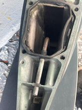 Charger l'image dans la galerie, 300 hp Yamaha 25” UR-X LOWER UNIT ASSY counter-rotation 6D0-45300-20-8D Two Stroke 2005-2006 HPDI

