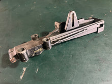 Cargar imagen en el visor de la galería, 35 40 HP Mercury 75715 87876A2, 87876 BRACKET SHIFT ANCHOR - UPPER, 75715 BRACKET SHIFT ANCHOR - LOWER, 87874 SLIDE, 75717 SL

